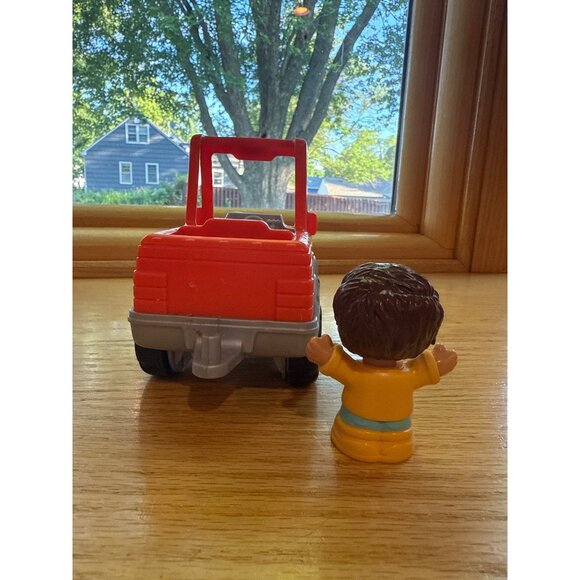 Fisher-Price Little People Red & Gray Smiling Vehicle With Figure - Picture 3 of 5
